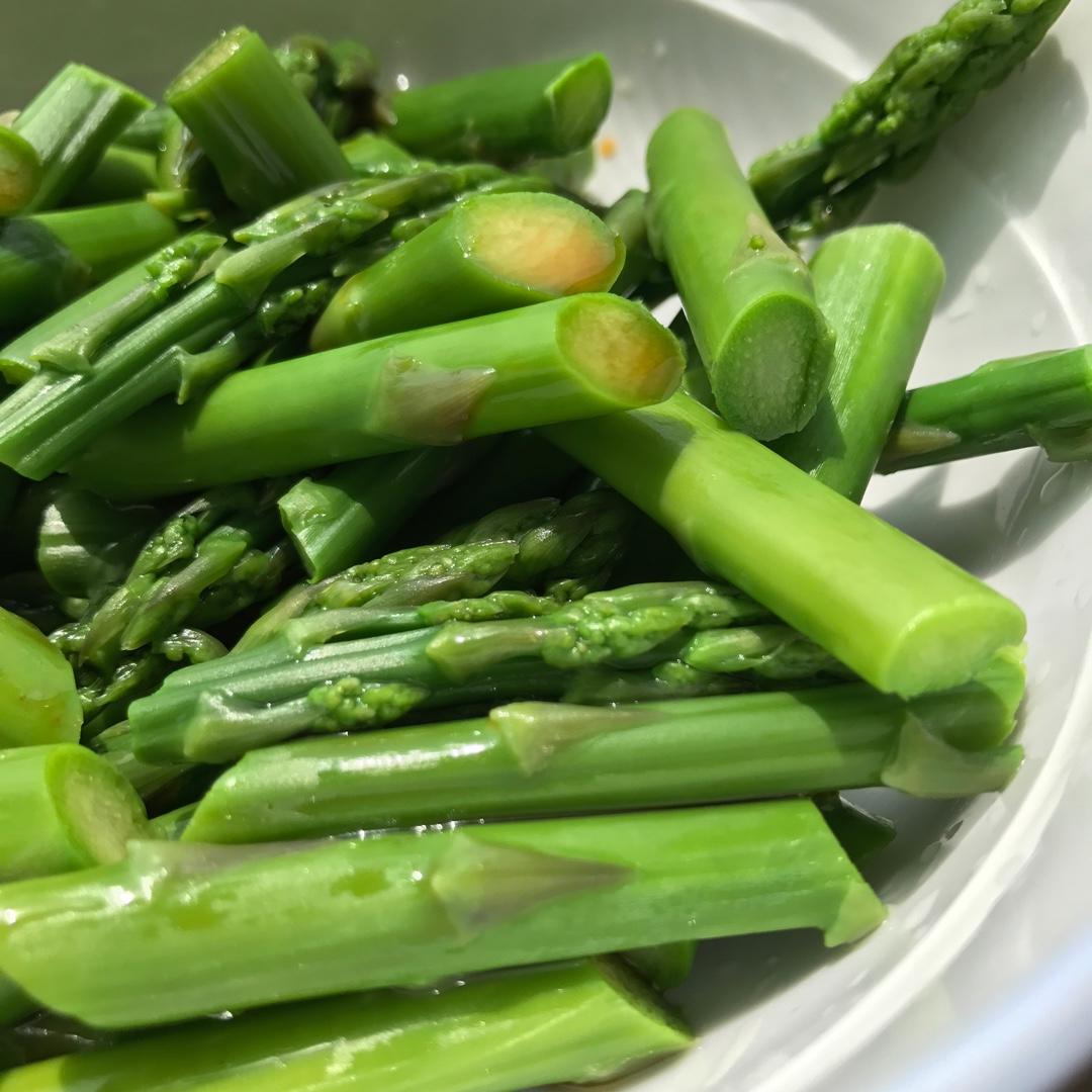 银杏树下捡书签做的白灼芦笋