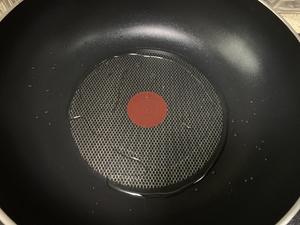 葱油烧肉炒面（如何烹饪爱出水的牛肉？）的做法 步骤2