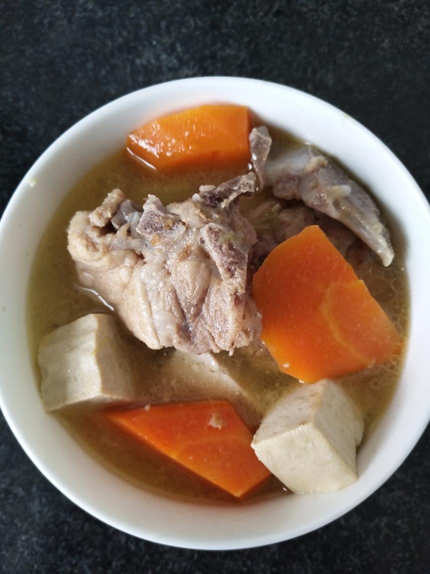 胡萝卜豆腐排骨汤的做法