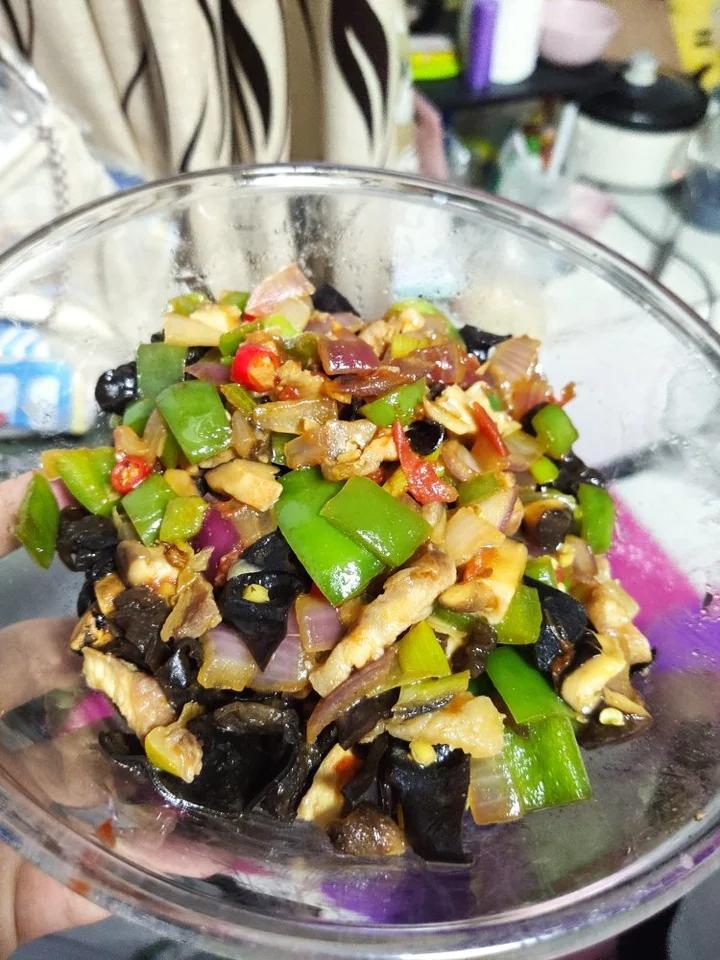 新疆过油肉拌面