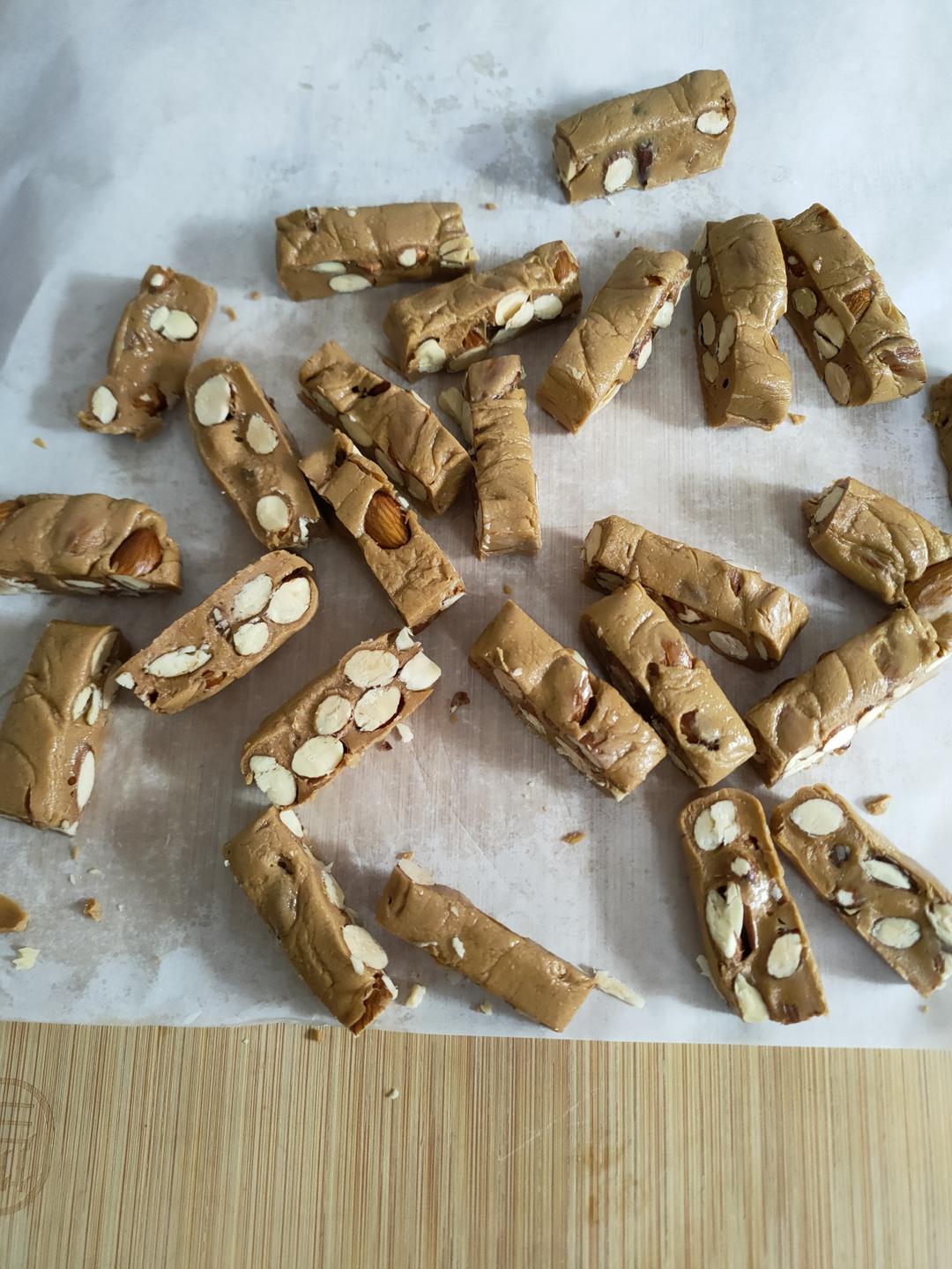 《Tinrry+》焦糖杏仁太妃糖