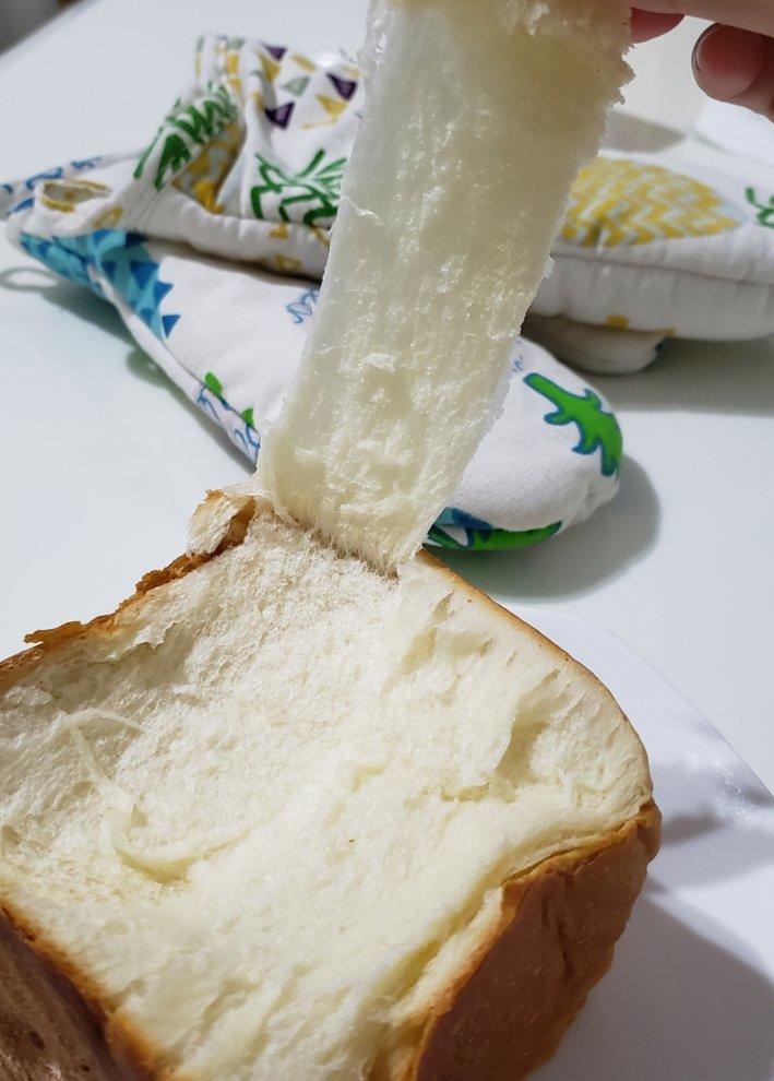 两条超级软的甜甜吐司