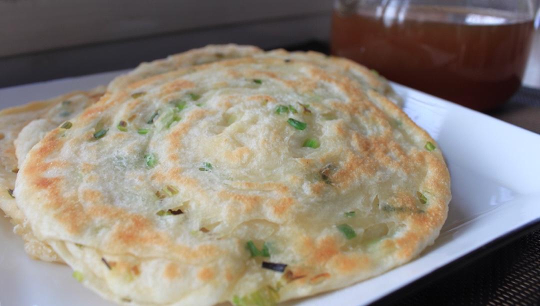 半发面家常葱油饼 凉了不硬 做法简单 附细节视频详解