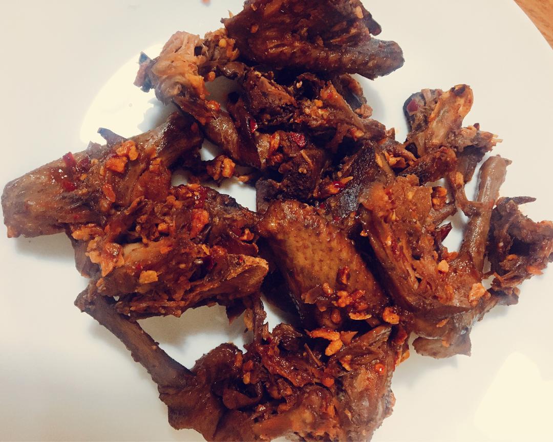 烤箱版烤鹌鹑【一点也不柴 超香超好吃 以后鹌鹑汤里的鹌鹑终于不浪费了～】的做法