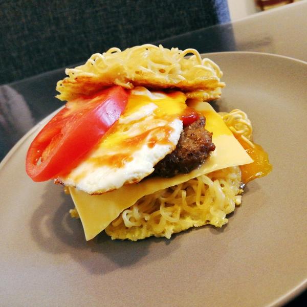 拉面汉堡 Ramen Burger