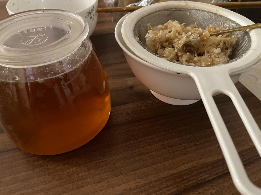 老式蜂巢蜂蜜过滤方法