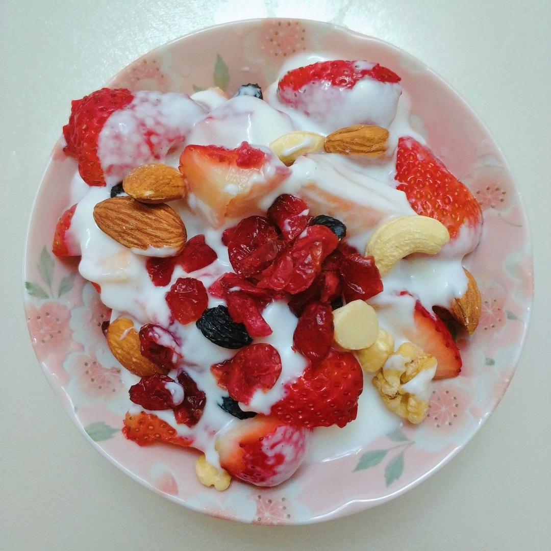 xiaofeixiami做的草莓沙拉