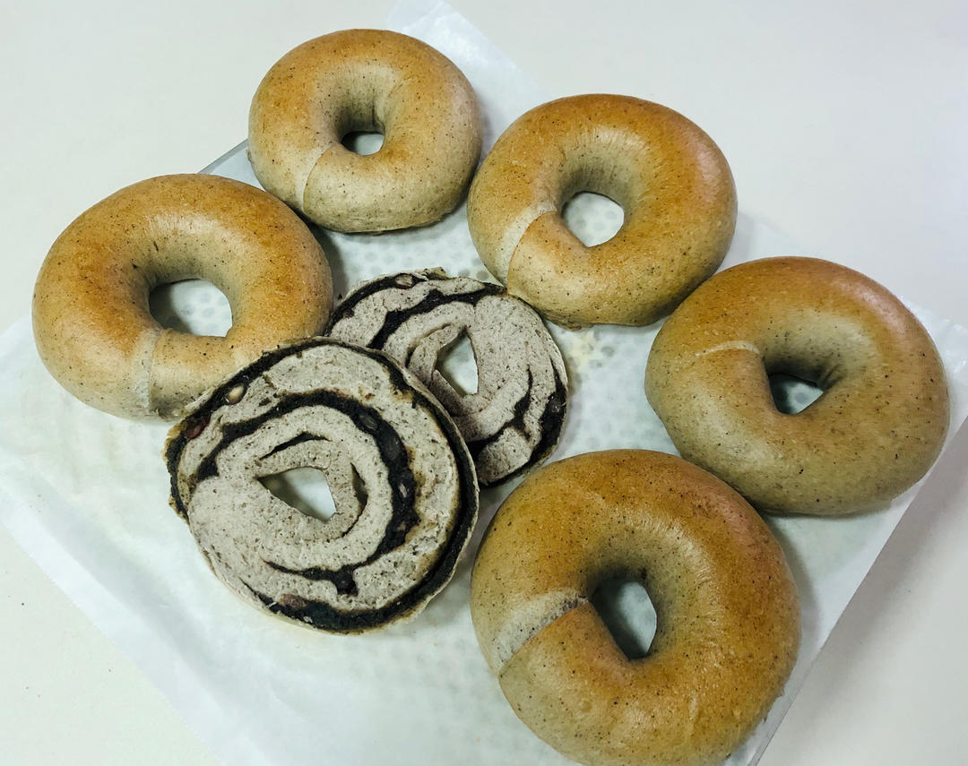 双倍黑芝麻奶酥贝果🥯一起吃养生贝果吧