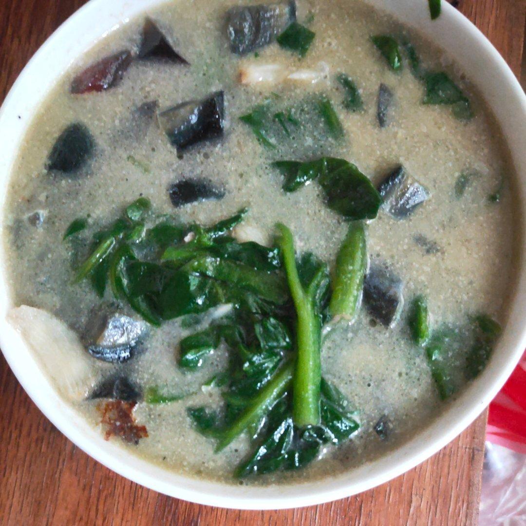 盼夏日渐凉做的清热的上汤潺菜木耳菜