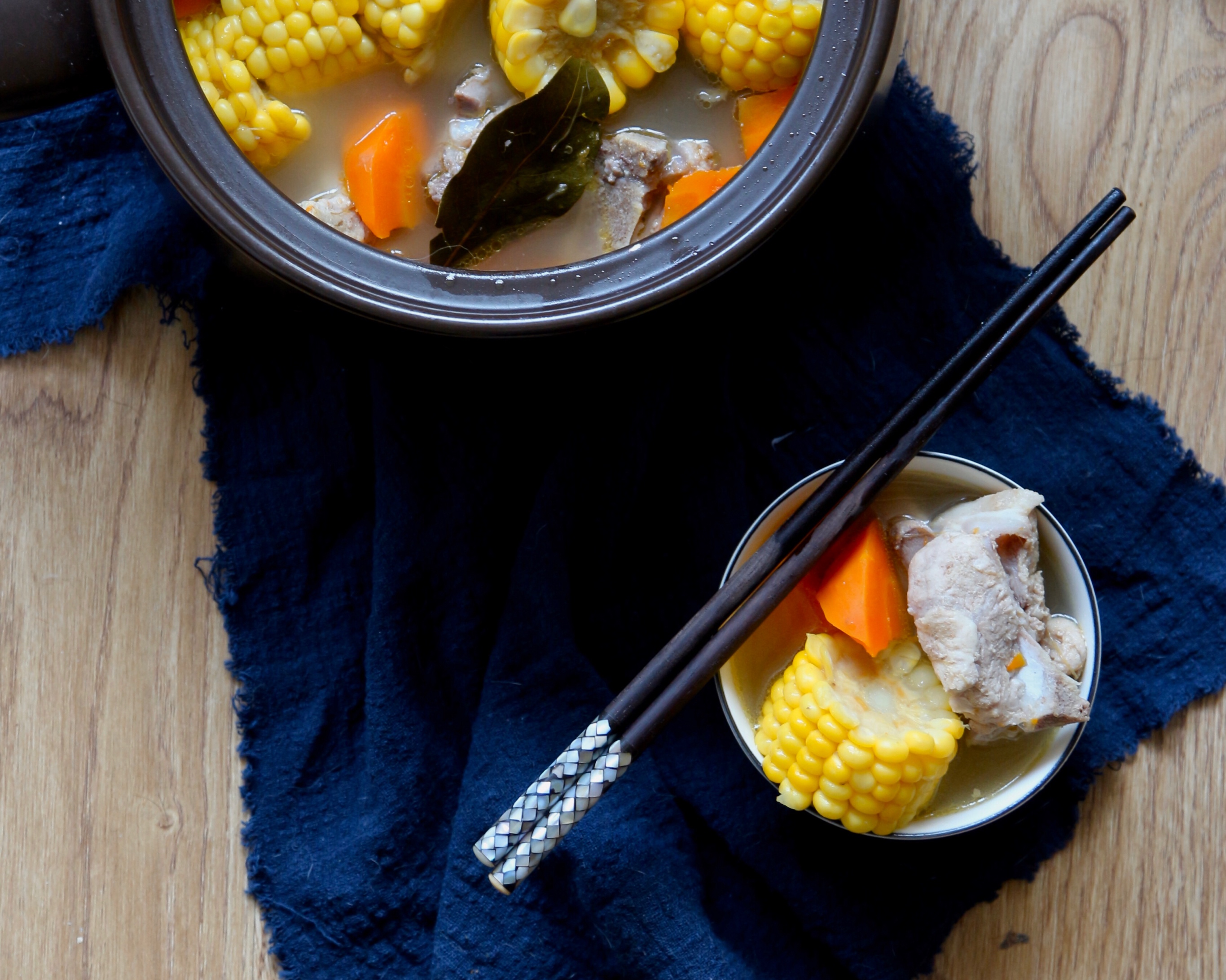 有手就能做丨清甜玉米排骨汤，一碗落胃的做法