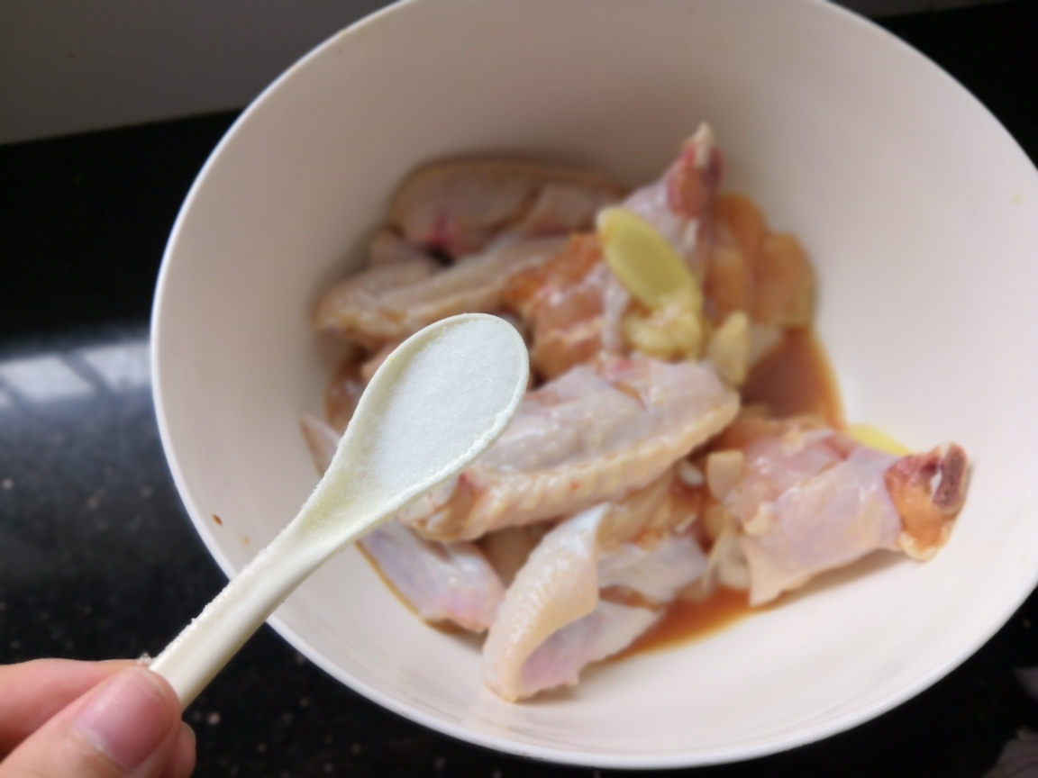 【自制】三汁干锅鸡翅的做法 步骤4
