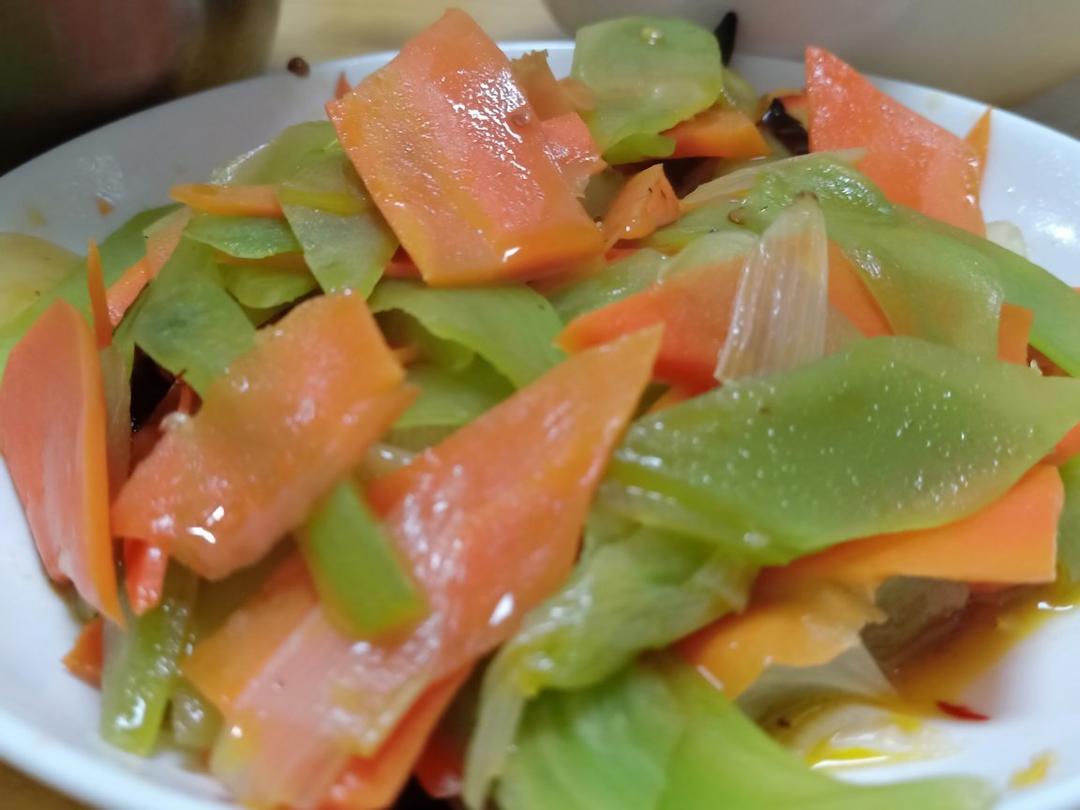 虾仁炒莴苣胡萝卜