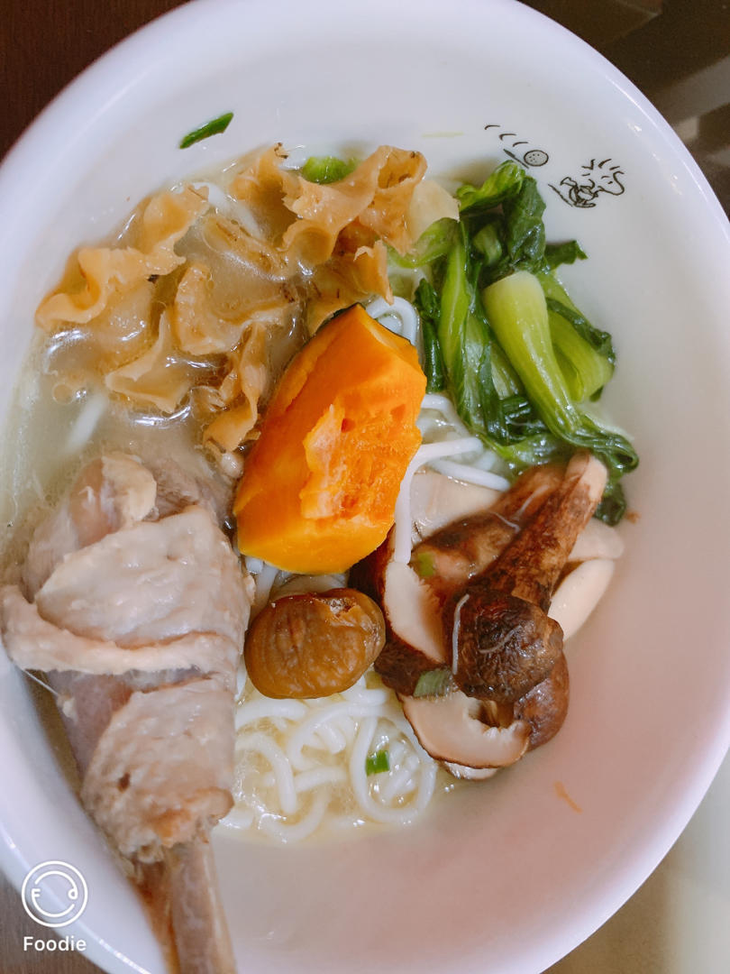 野生松茸炖鸡汤