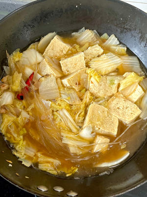 东北白菜炖冻豆腐的做法 步骤3