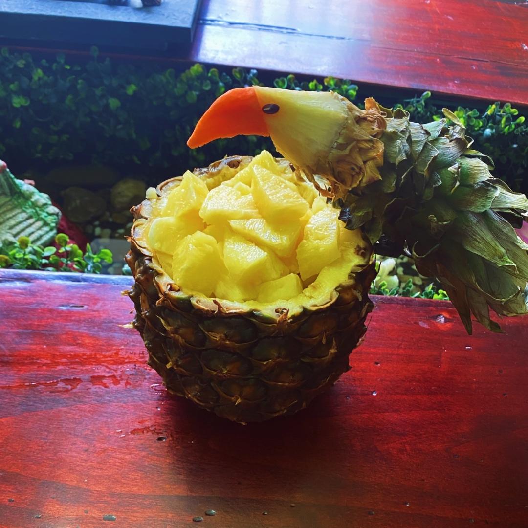 嘉嘉钰儿做的水果拼盘鹦鹉菠萝凤梨