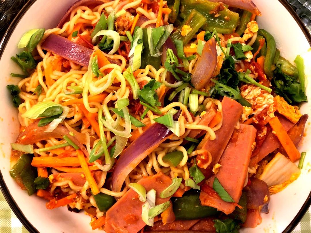 路边摊风味炒方便面