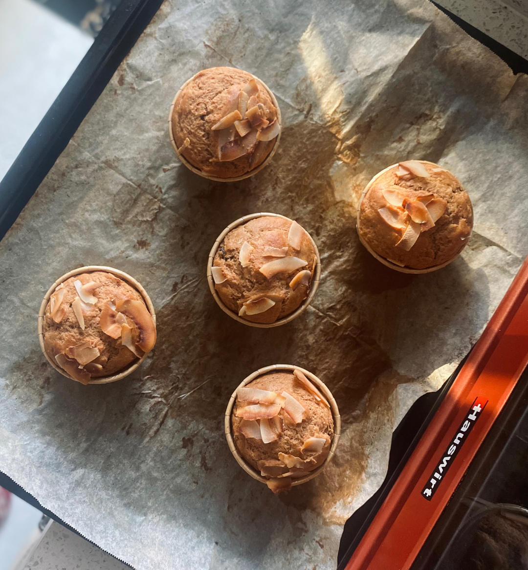 只需搅拌入烤箱的香蕉麦芬