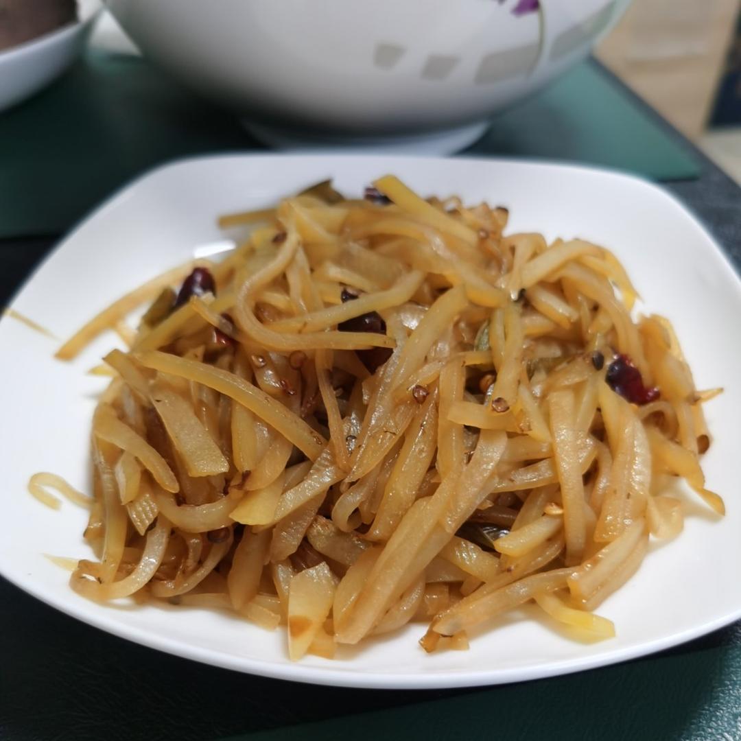 酸辣土豆丝的家常做法 超级下饭