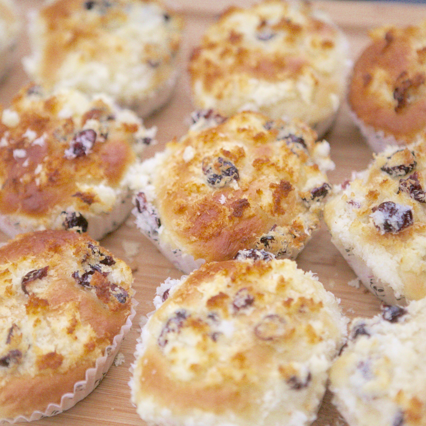 椰蓉蜜豆泡浆面包