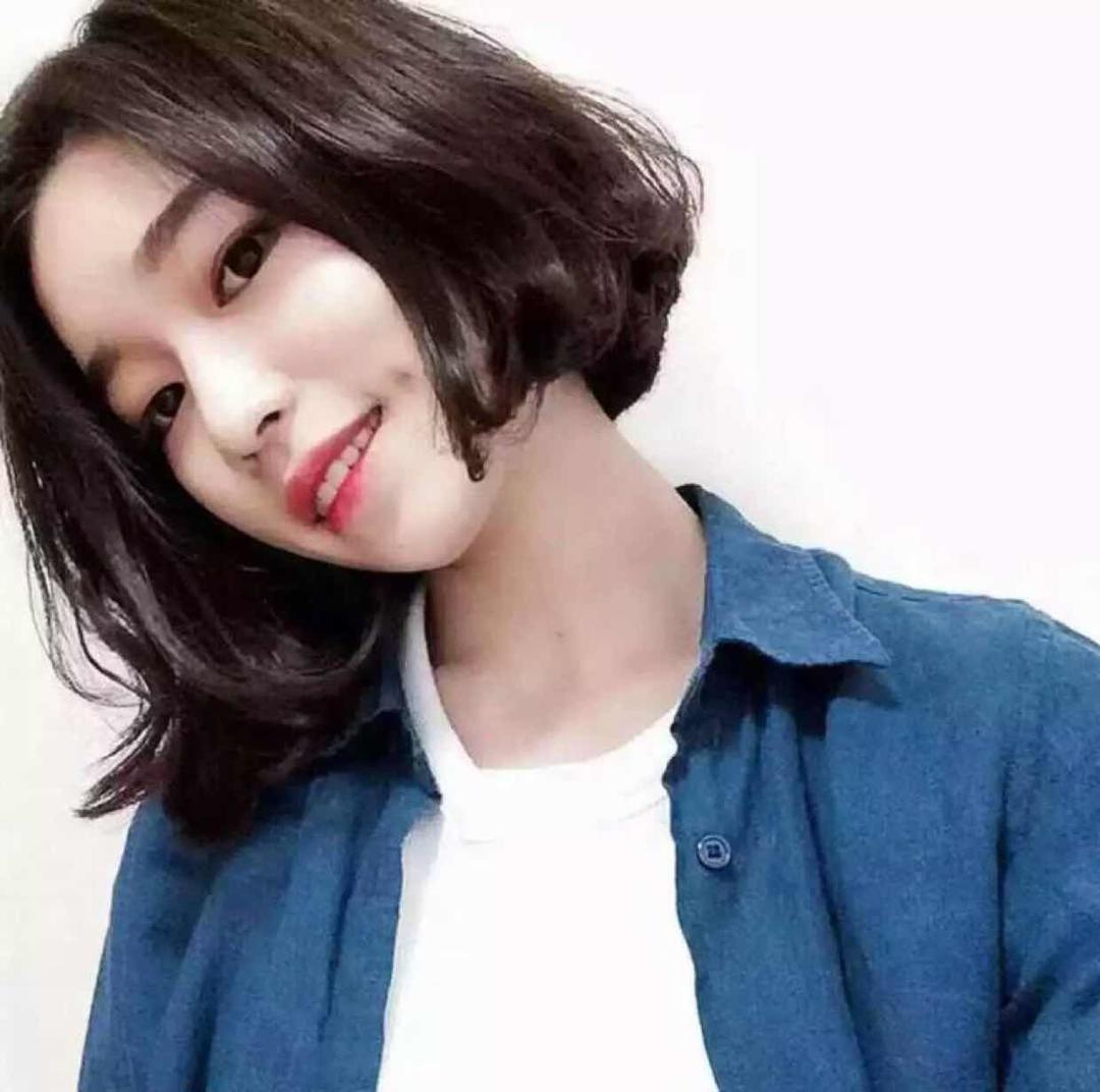 微微笑 ，