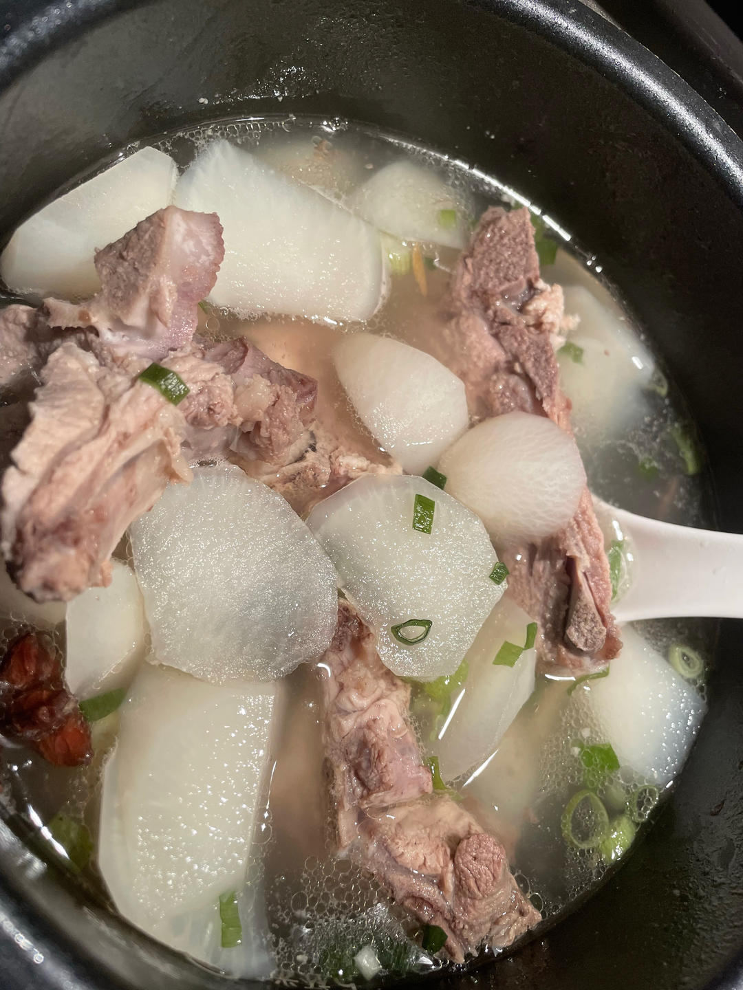 白萝卜排骨汤～～～食材简单但清甜好喝