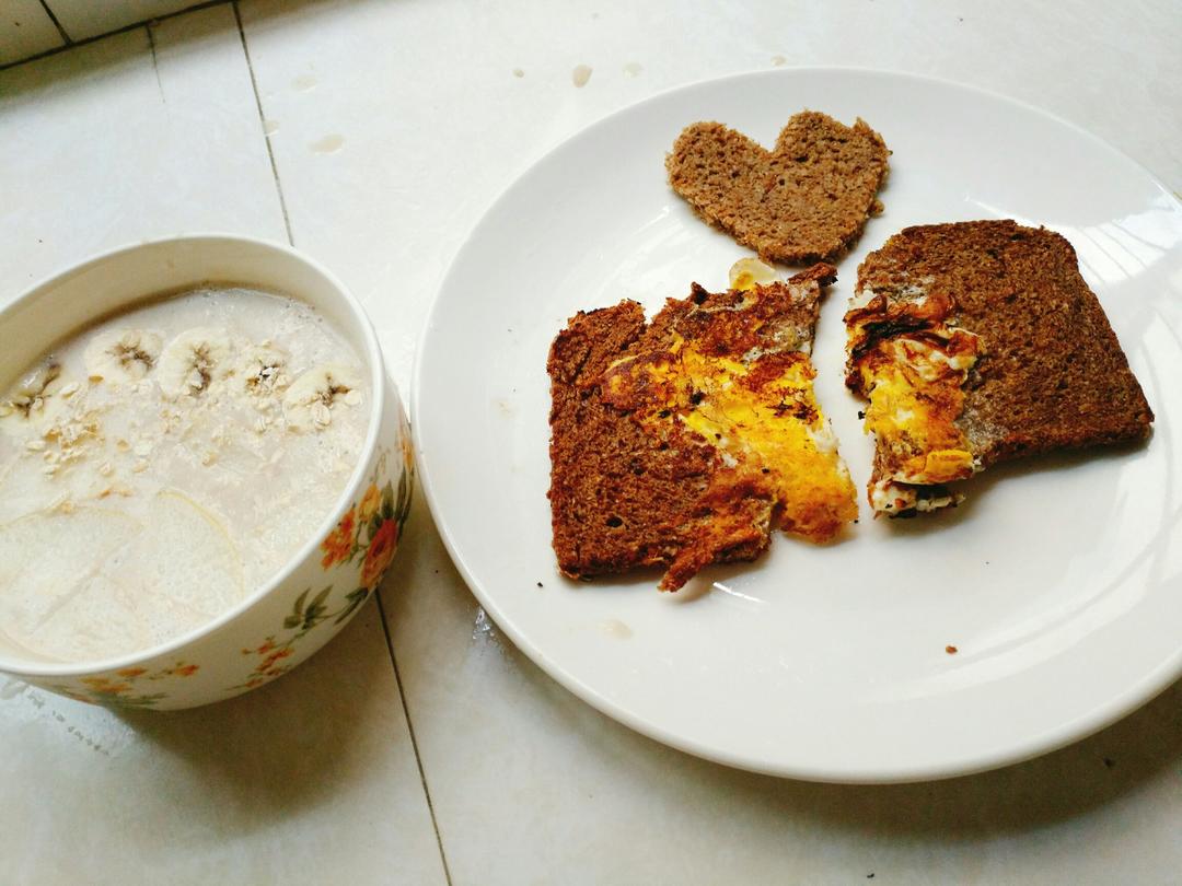 土司煎蛋 Egg-in-a-hole