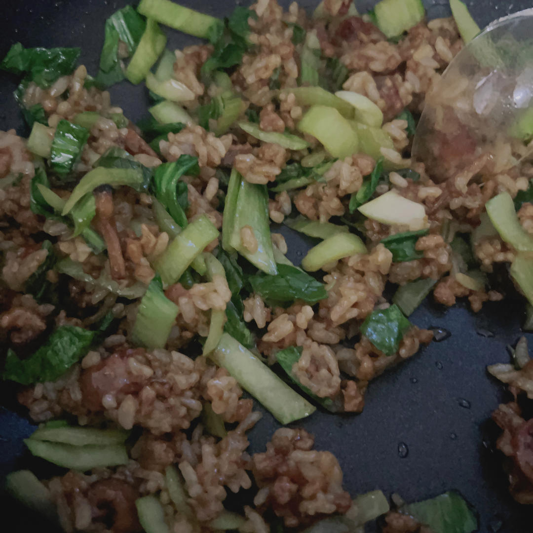 腊肠香菇青菜炒饭