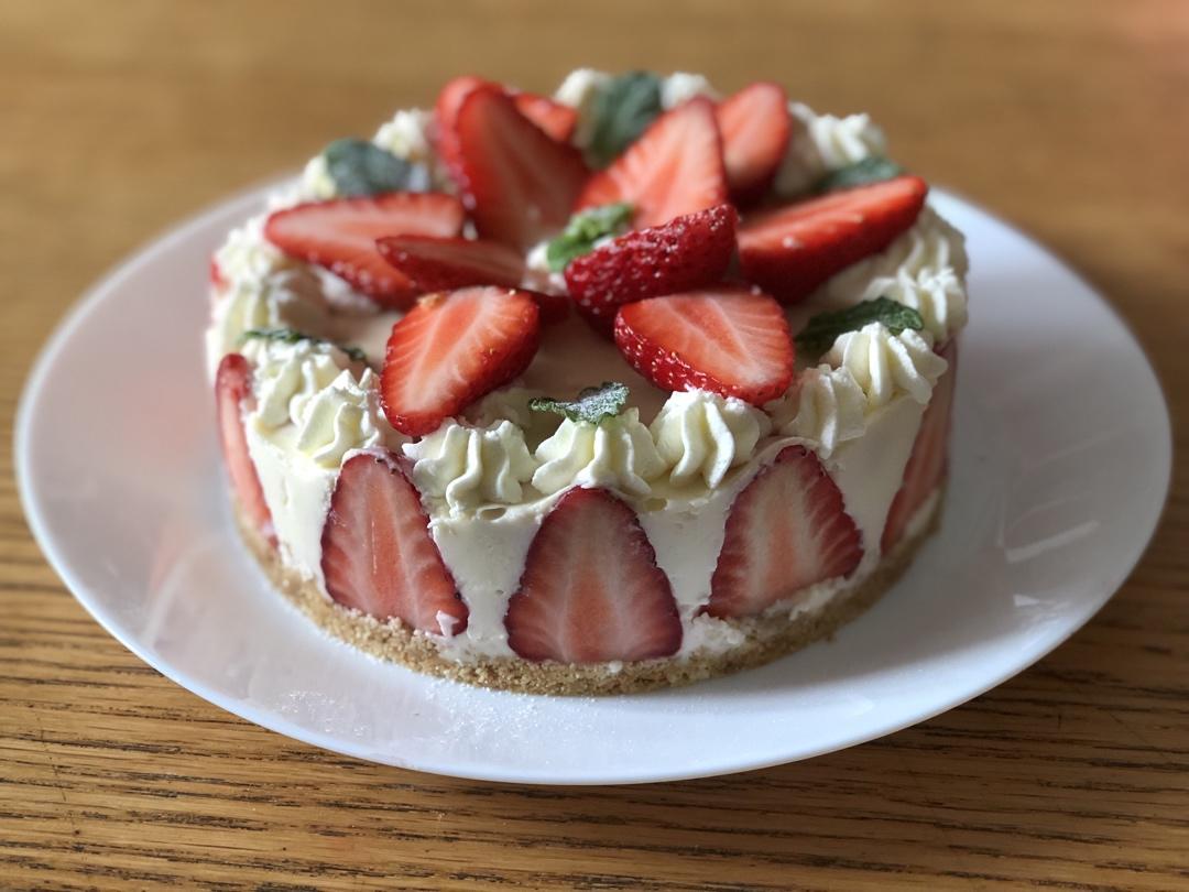 草莓慕斯（6寸）