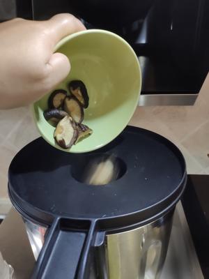 香菇青菜面筋的做法 步骤2