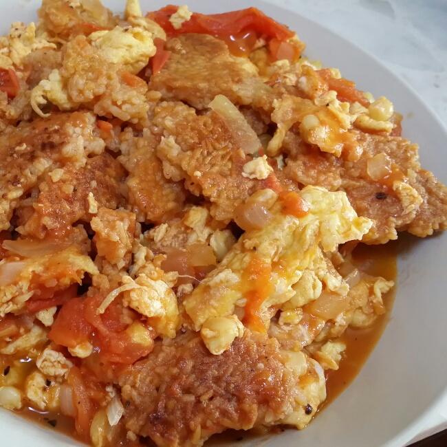 扑在热油炸酥的锅巴上,只听那滋滋响的声儿,口水就已经要流啦