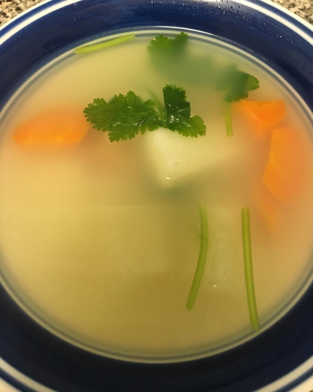 山药胡萝卜玉米排骨鸡脚汤