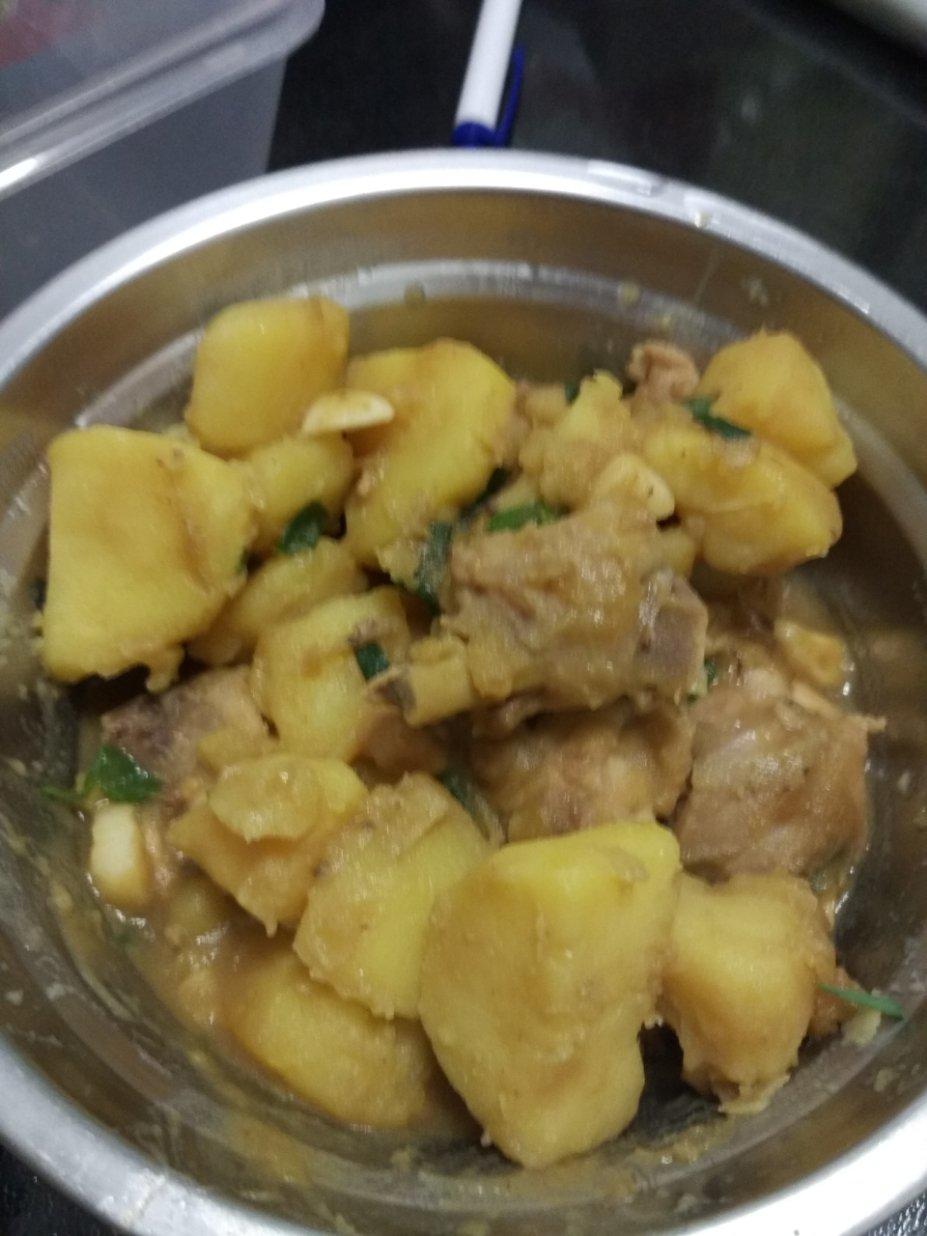 土豆焖鸡