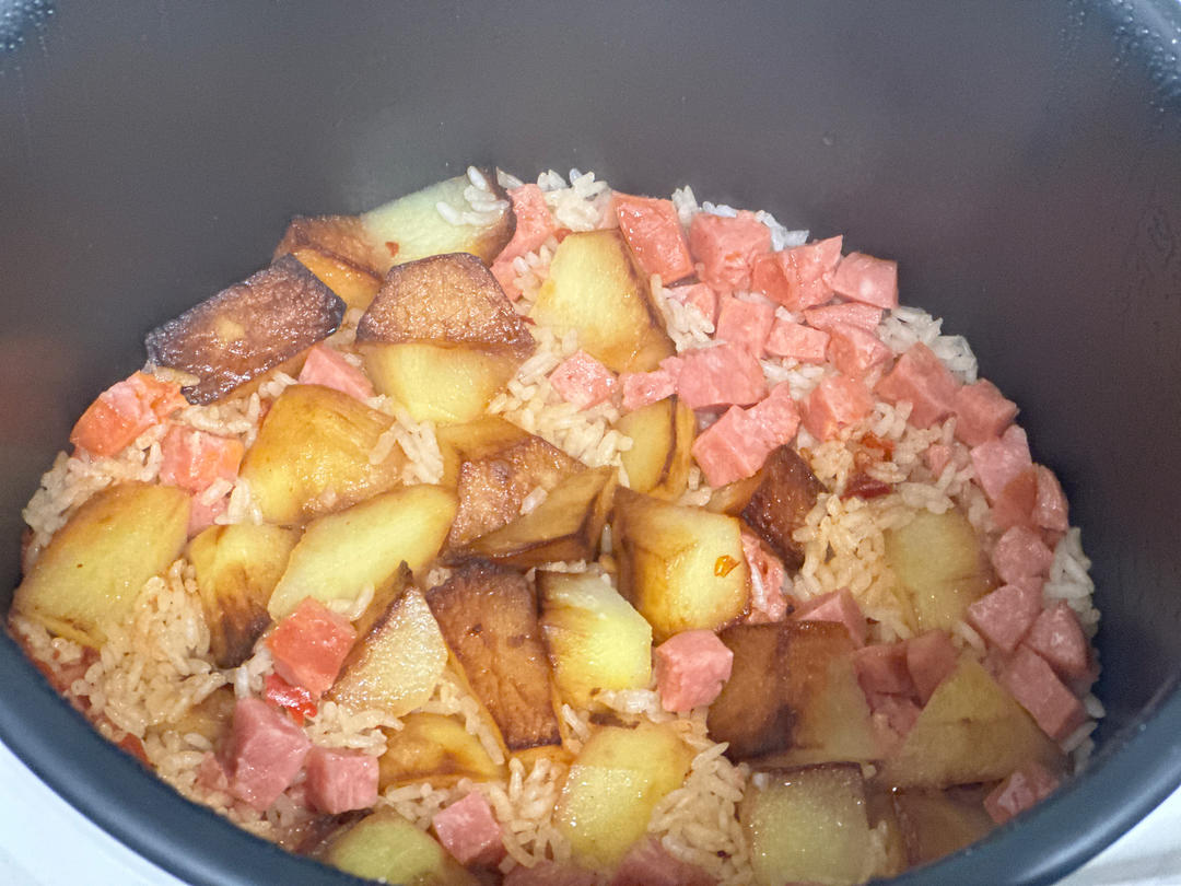 【电饭煲土豆火腿焖饭】