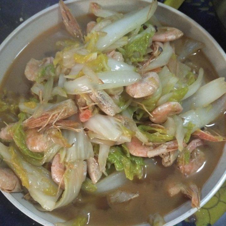 #换一种大虾的吃法，这样吃很下饭# 白菜炒虾