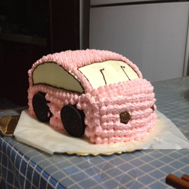 小巧玲珑的汽车蛋糕