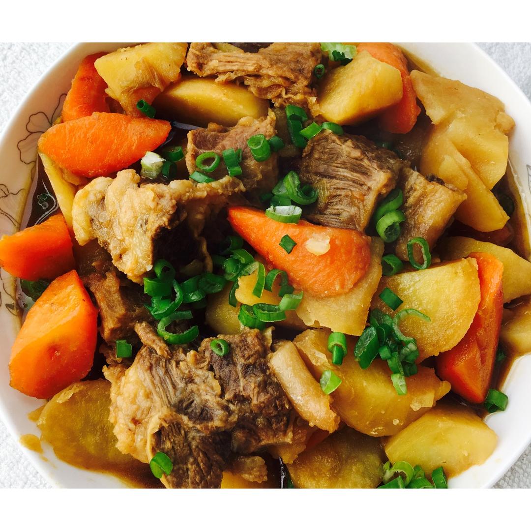 胡萝卜土豆烧牛腩