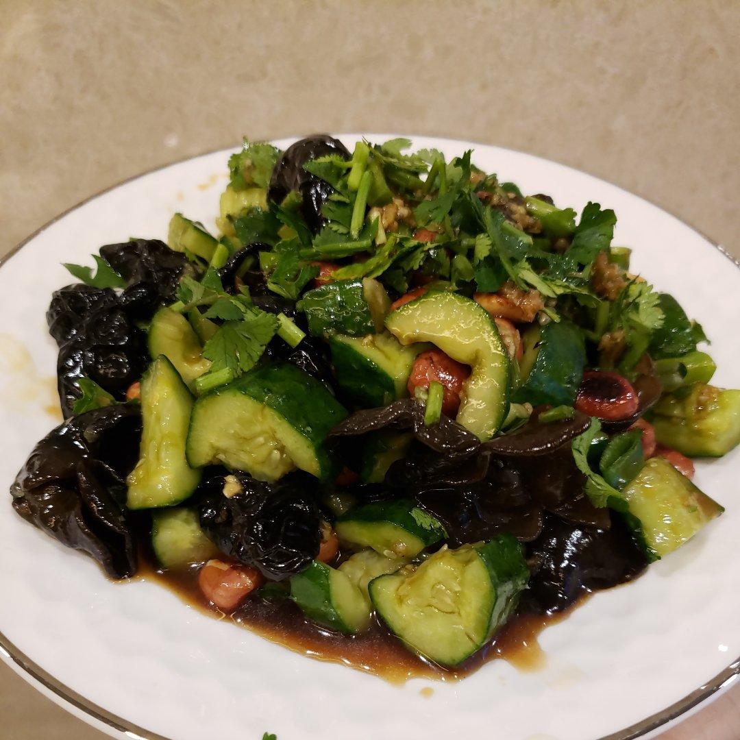 花生木耳拌黄瓜