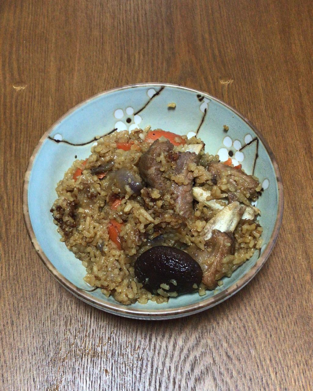 喷香排骨焖饭（爆好吃）