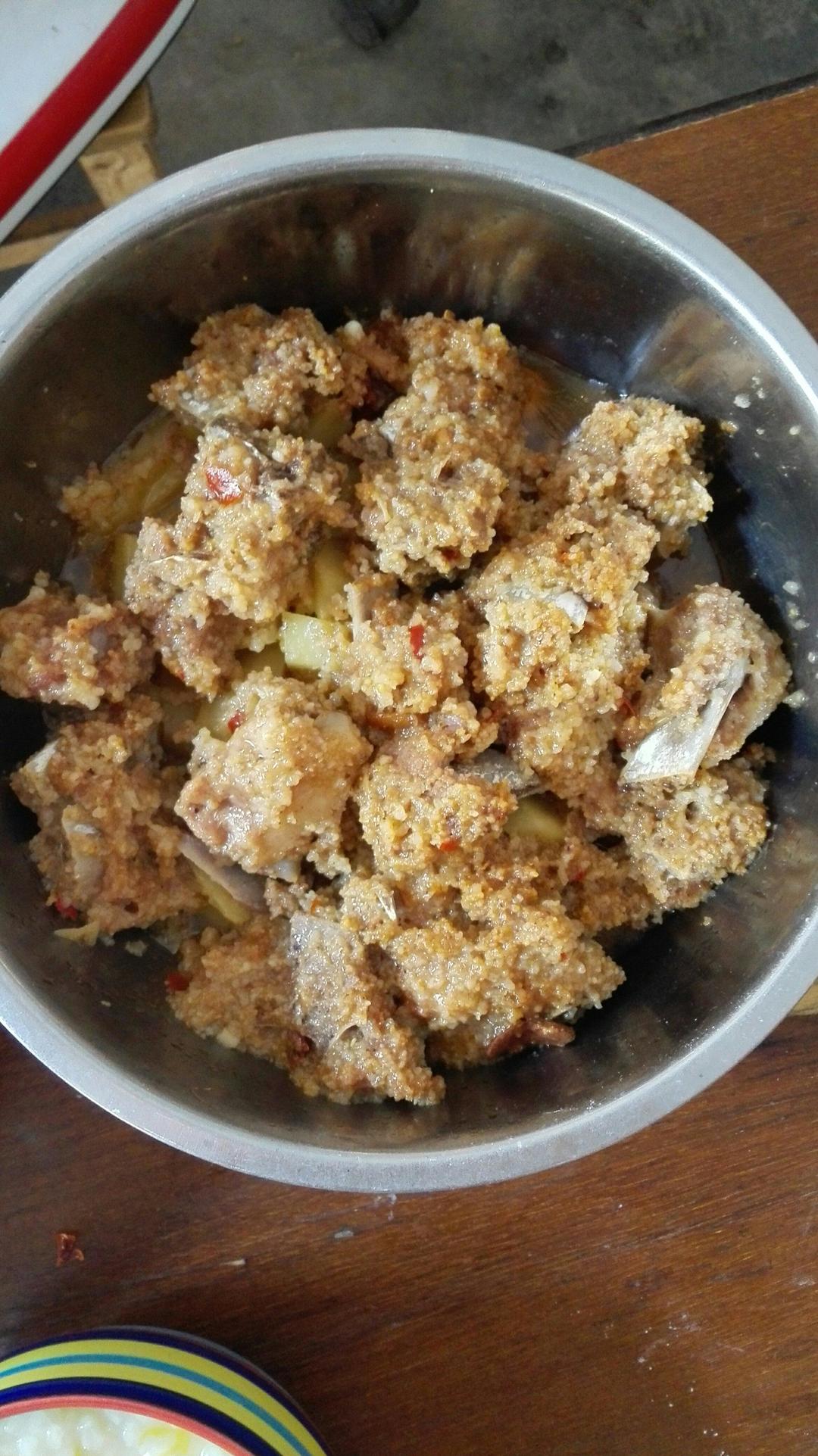 【粉蒸排骨的做法步骤图,粉蒸排骨怎么做好吃】泓仔_下厨房