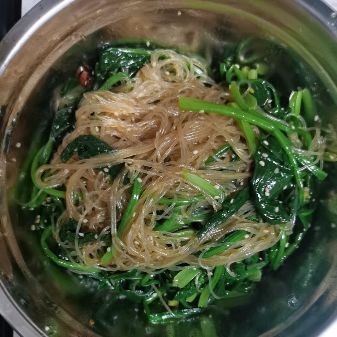 开胃爽口又营养的菠菜拌粉丝