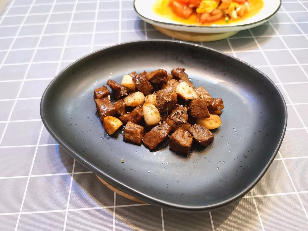 听起来就很好吃的黑椒蒜子牛肉粒
