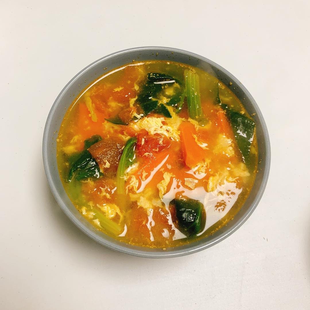 白绵绵与黑甜甜做的番茄鸡蛋菠菜汤