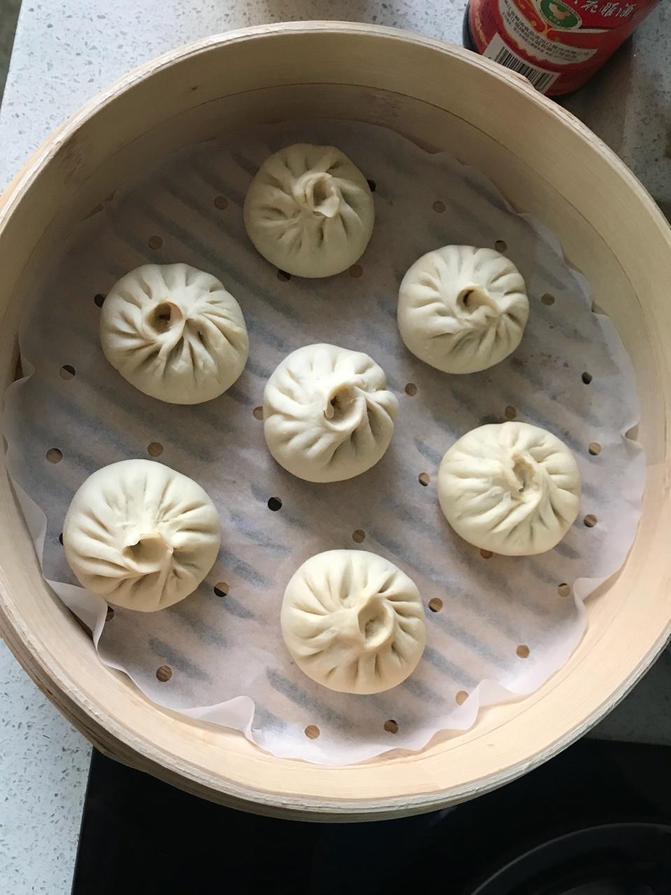 松软多汁的肉包子