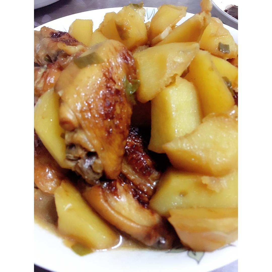 土豆炖翅根