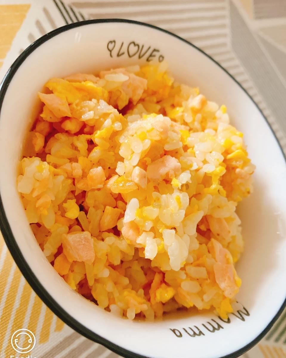 怒吃三碗的三文鱼炒饭