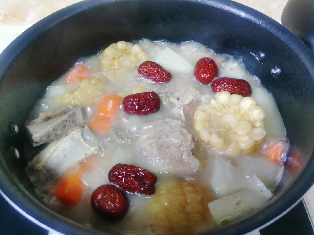 连吃三碗的玉米山药排骨汤
