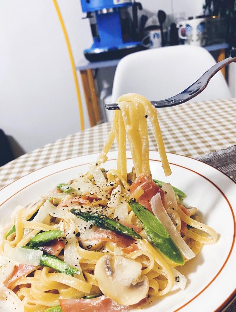 白蘑菇奶油培根意面