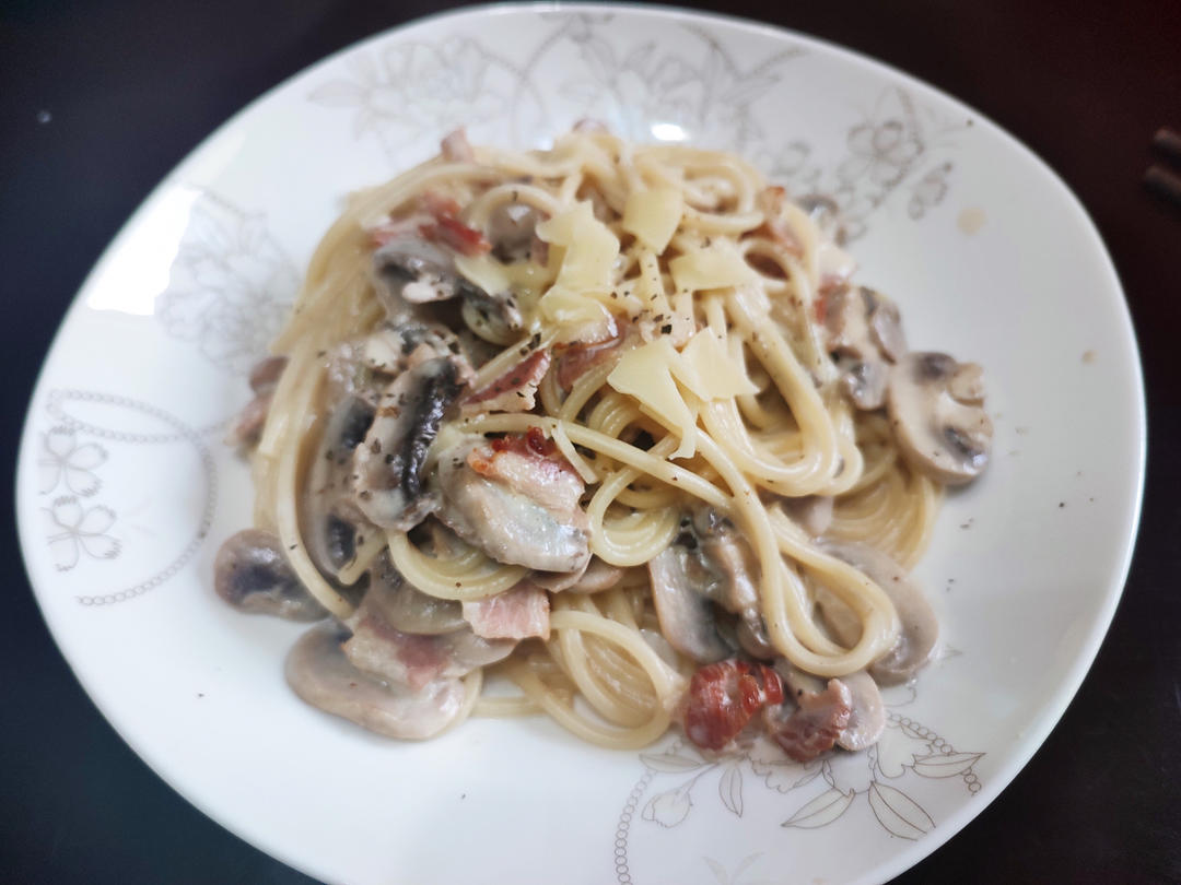 奶油蘑菇培根意大利面