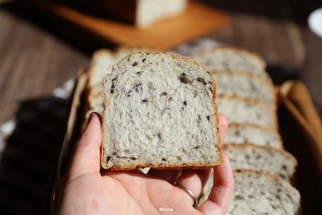 营养丰富的黑芝麻小吐司