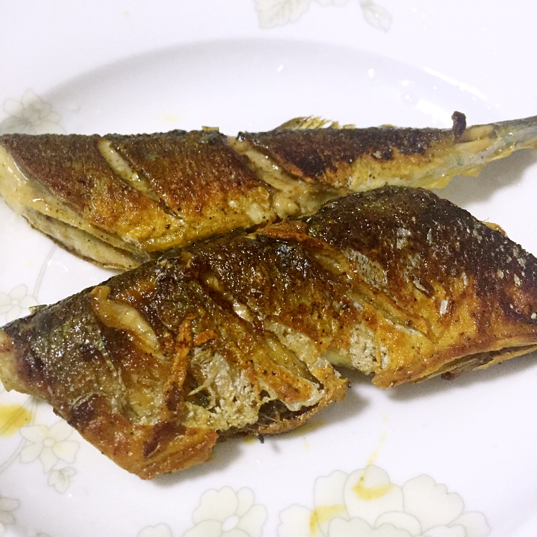 煎秋刀鱼